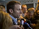 Kandidát na francouzského prezidenta Emmanuel Macron za volii vyrazil i na...