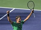 Roger Federer slaví triumf na turnaji v Indian Wells.