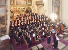 Rychnovsk� chr�mov� sbor vystoupil v kostele Nejsv�t�j�� Trojice v Rychnov� nad...