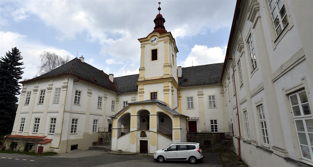 Potomkům Aloise Serényiho má být vydán mimo jiné i zámek v Luhačovicích.
