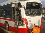 Dopravní nehoda autobusu Van Holl jako důsledek špatného řešení vjezdu na...