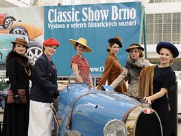 Krasavice na veteránském autosalonu classic Show Brno