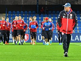 Karel Jarolm na trninku esk fotbalov reprezentace v st nad Labem.