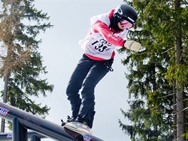 Snowboardisté závodili ve pindlerov Mlýn u po desáté. Návtvníci areálu je...