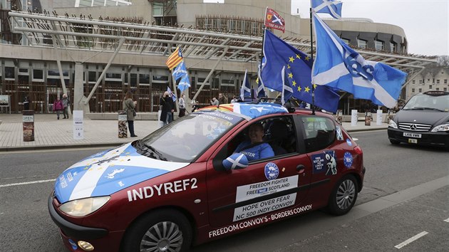 Skotsk parlament se v ter seel, aby diskutoval a veer i hlasoval o vzv k vypsn dalho referenda o samostatnosti Skotska. (28.3. 2017)