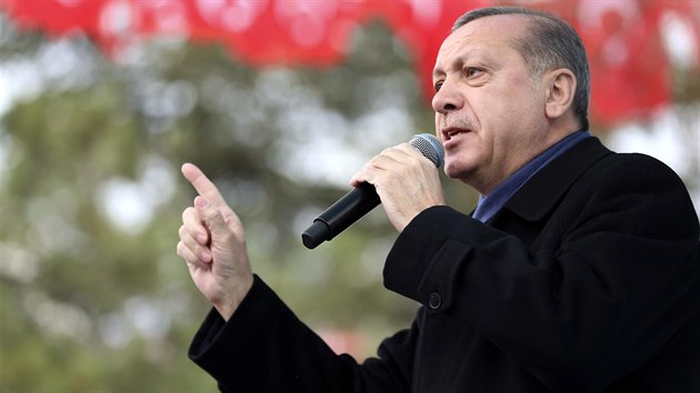 Turecký prezident Recep Tayyip Erdogan na mítinku v Eskisehiru (17. března 2017)