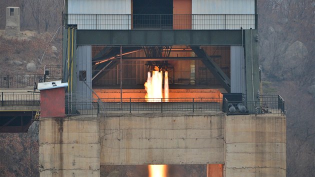 Test novho severokorejskho raketovho motoru (19. bezna 2017)