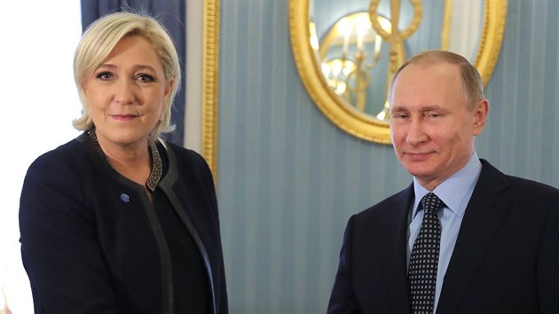 Francouzsk kandidtka na prezidentku Marine Le Penov odsoudila ruskou invazi na Ukrajiny, s fem Kremlu Vladimirem Putinem pitom byla v minulosti velmi zadobe. (24. bezna 2017)