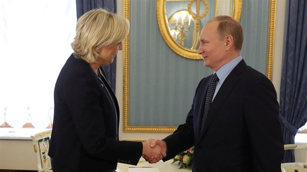 Vdkyn francouzsk Nrodn fronty Marine Le Penov se msc ped francouzskmi prezidentskmi volbami setkala v Kremlu s Vladimirem Putinem (24. bezna 2017)