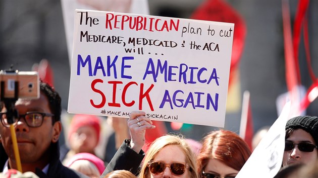 Protest proti ruen Obamacare ve Washingtonu (23. bezna 2017)