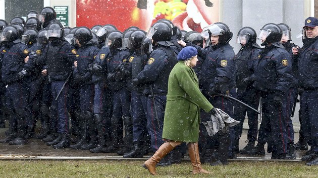 Běloruská policie rozhání protivládní protesty v Minsku (25. března 2017)