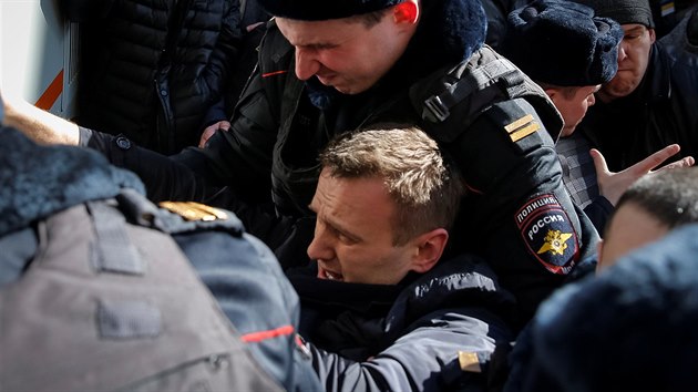 Rusk policie v Moskv zatkla vdce opozice Alexeje Navalnho (26. bezna 2017)