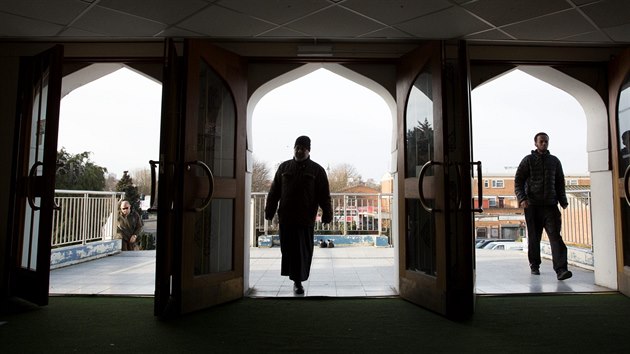 Tisce muslim se v Birminghamu schz  v hlavn meit v centru msta.