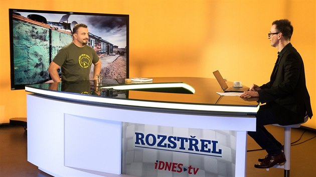 Cestovatel Pavel Such a modertor Vladimr Vokl v diskusnm poadu Rozstel (21. bezna 2017)