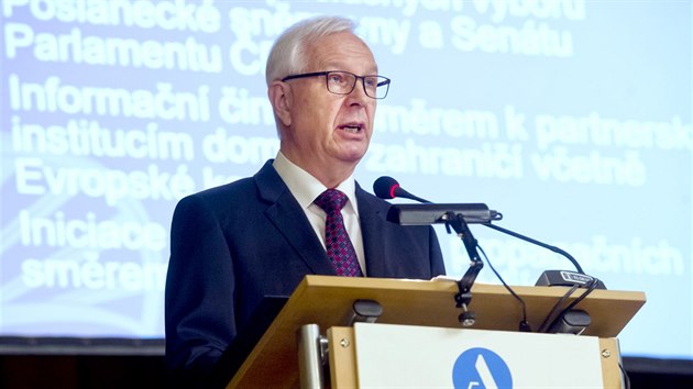 Končící šéf Akademie věd Jiří Drahoš během svého projevu v Národním domě na Vinohradech. (21. března 2017)