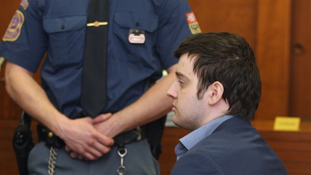 Vrchní soud v Olomouci začal za mimořádných bezpečnostních opatření projednávat odvolání Američana Kevina Dahlgrena, který byl nepravomocně odsouzen na doživotí za čtyřnásobnou vraždu příbuzných v Brně. (23. března 2017)
