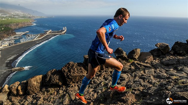 Ondej Fejfar pi zvod na vertikln kilometr na Kanrskch ostrovech na ostrov La Palma.