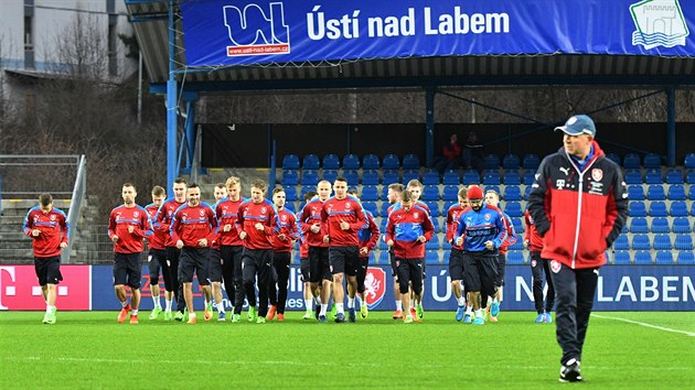 Karel Jarolm na trninku esk fotbalov reprezentace v st nad Labem.