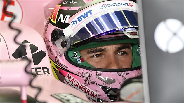 Sergio Prez z tmu Force India pi trninku na Velkou cenu Austrlie.