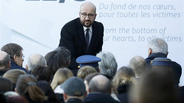 Belgick premir Charles Michel bhem pietnho obadu na pamtku obt teroristickch toku v Bruselu (22. bezna 2017).