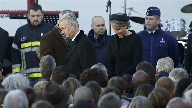 Belgick krl Filip a krlovna Mathilde bhem pietnho obadu na pamtku obt teroristickch toku v Bruselu (22. bezna 2017).