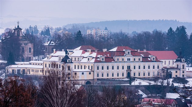 Barokn zmek s kostelem Nejsvtj Trojice v Rychnov nad Knnou