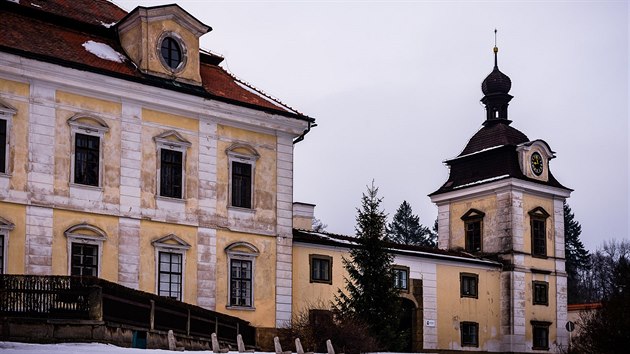 Barokní zámek s kostelem Nejsvětější Trojice v Rychnově nad Kněžnou