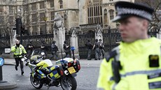 Policie na míst útok u britského parlamentu (22. bezna 2017)