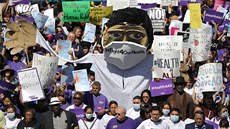 Protest proti ruení Obamacare v Los Angeles (23. bezna 2017)