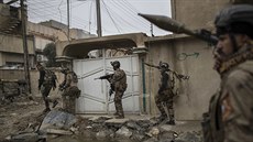 Irácké jednotky v boji s Islámským státem v západním Mosulu(17. bezna 2017)