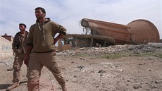 Jednotky SDF nedaleko syrského msta Rakká ovládaného Islámským státem (26....