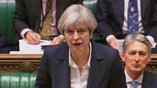 Britská premiérka Theresa Mayová oznamuje v parlamentu, e podala ádost o...