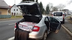 Celníci objevili pi kontrole kodovku napchovanou nelegálními cigaretami.