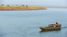 eka Húglí v Západním Bengálsku v Indii. Tvoí západní rameno delty Gangy a...