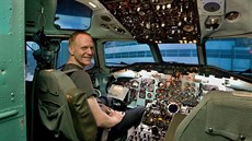 Autor projektu a majitel letadla Petr Bílý v dokoneném simulátoru ve...