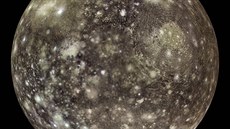 Pohled na Jupiterův měsíc Callisto, nejvzdálenější z velkých měsíců objevených...