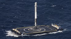 První stupe z letu CRS-8 po úspném pistání na palub ASDS OCISLY