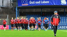 Karel Jarolím na tréninku eské fotbalové reprezentace v Ústí nad Labem.