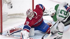 Radek Faksa z Dallasu neuspl v anci ped brankáem Montreal Careym Pricem.