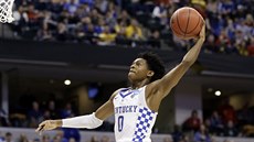 De'Aaron Fox z Kentucky letí pro dva body.