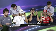 Fernando Alonso, Lewis Hamilton, Daniel Ricciardo a Sebastian Vettel (zleva) se...