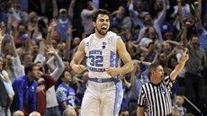 Luke Maye se raduje, práv� poslal North Carolinu do Final Four NCAA.