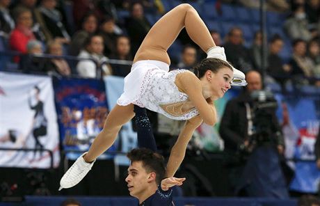 Anna Duková a Martin Bida bhem volných jízd dvojic na mistrovství svta v...