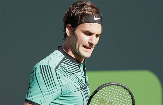 výcarský tenista Roger Federer ve tvrtfinálovém duelu s Tomáem Berdychem.