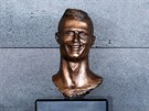 POZNÁTE HO? Takhle podle sochae Emanuela Santose vypadá Cristiano Ronaldo.
