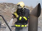 Hasii museli hasit kompaktor, který zaal hoet na skládce v Horní Suché.