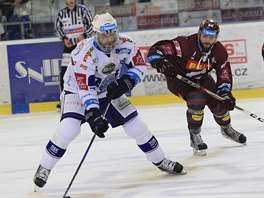 Kapitn Komety Leo ermk hraje v letonm play-off v helm s celoobliejovm...