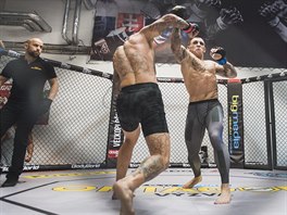 Slovensk zpasnk MMA Gbor Borros (elem) v reality show Oktagon - vzva