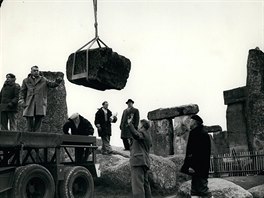 Úpravy Stonehenge v březnu 1958