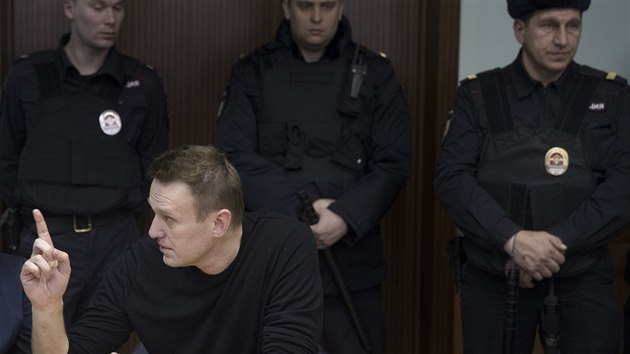 Opozink Alexej Navalnyj, kter byl zaten pi protestech v Moskv (30. bezen 2017).